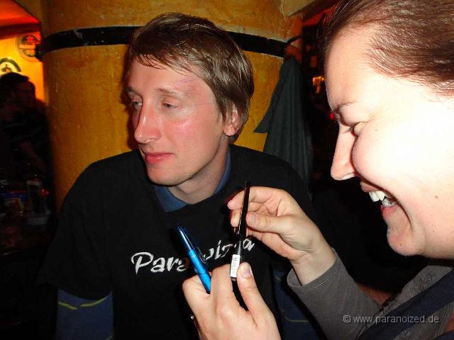 2011 Hands up at Kilians 018.jpg - Auch hier wird versucht, der natürlichen Schönheit nachzuhelfen ;)